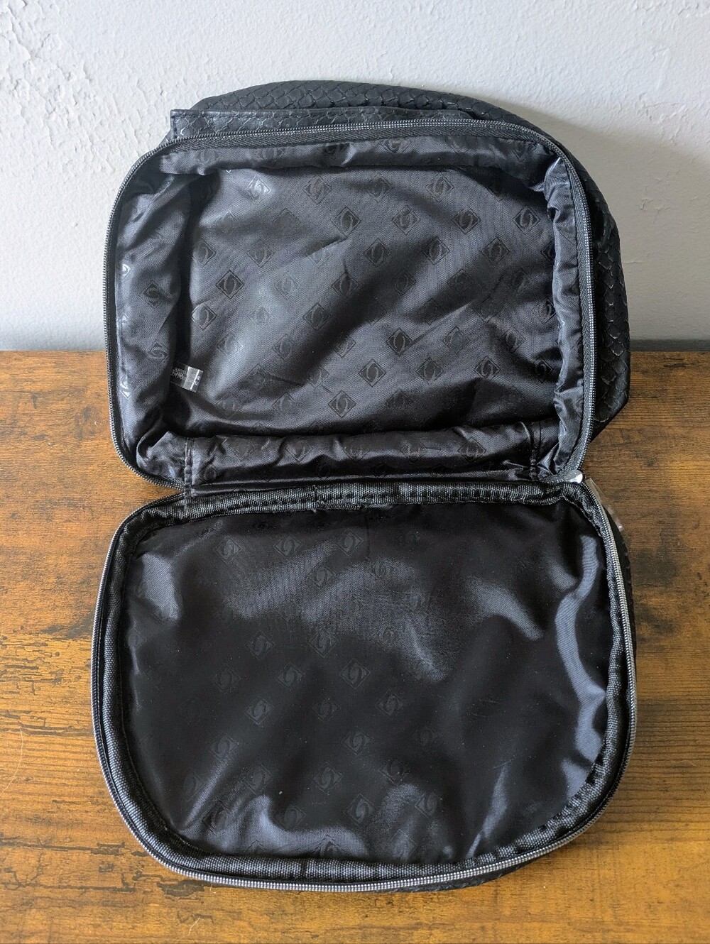 SkinCeuticals Black Faux Snakeskin Cosmetic Case - Picture 3 of 5